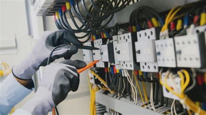 How do electrical contractors get rich?