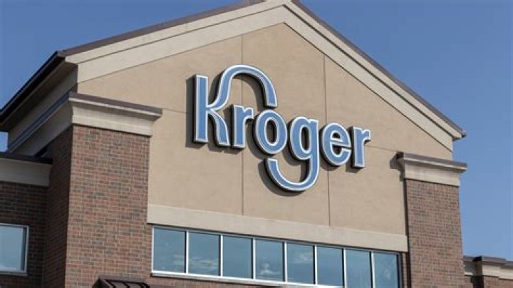 How many hours does a Kroger bagger work?