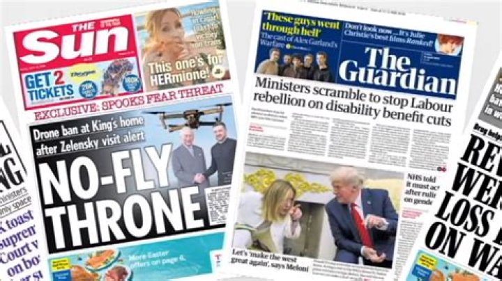 How many Sunday newspapers are there?