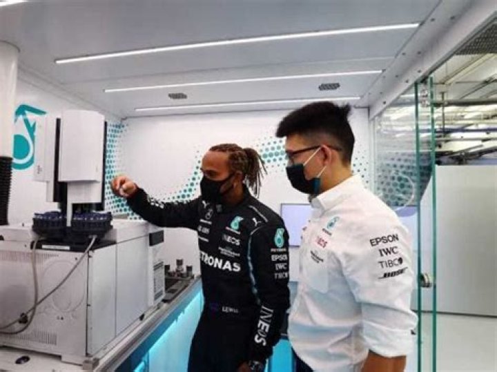 How much do F1 race engineers make?