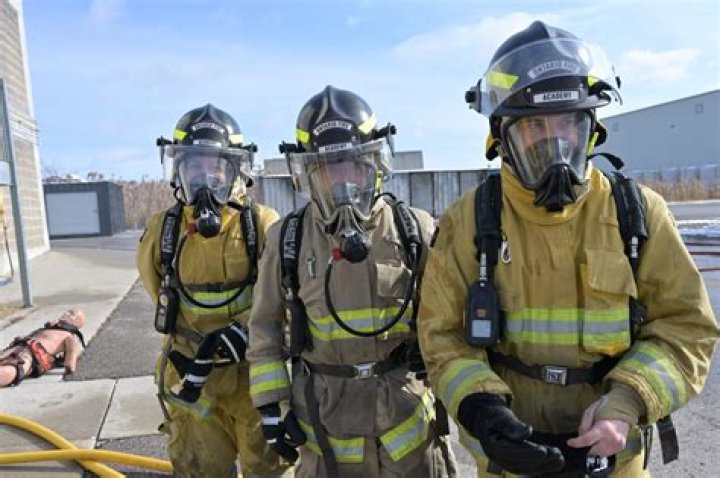 How much do Ontario Fire fighters make?