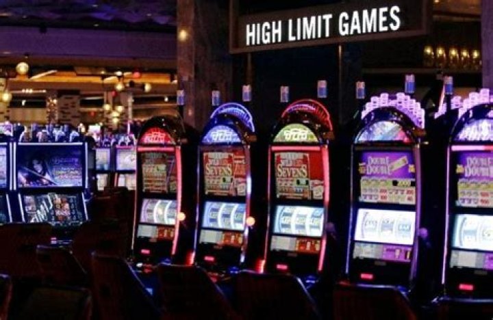 How much do slot managers make?
