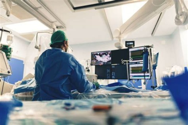 How much does an electrophysiologist earn?