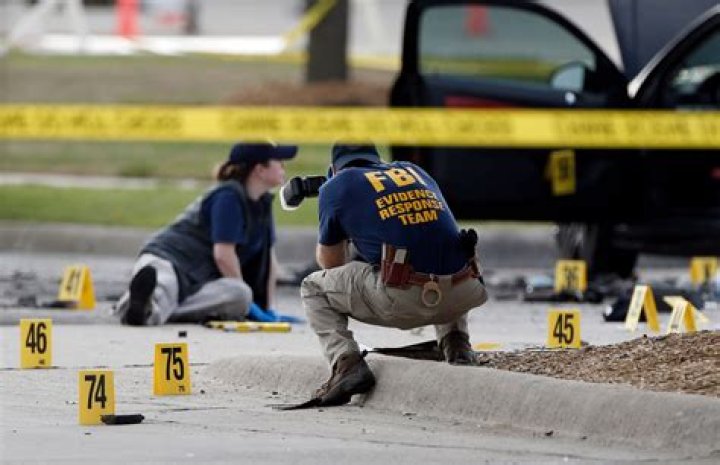 What is the first thing that the crime scene investigator should do?