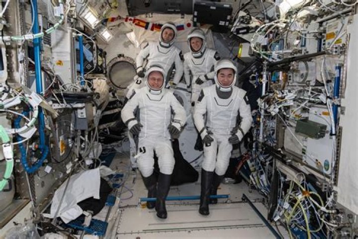 What is the salary of an astronaut in NASA?