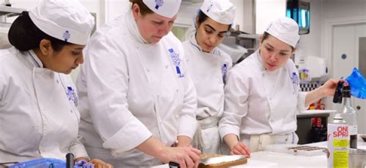 What qualifications do you need to become a pastry chef?